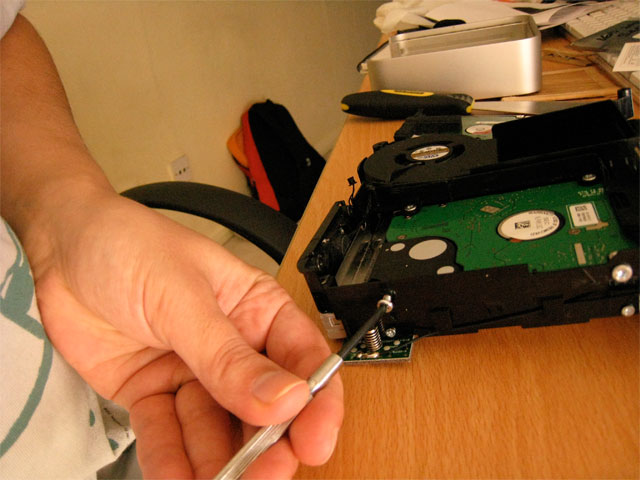 Hard disk screws